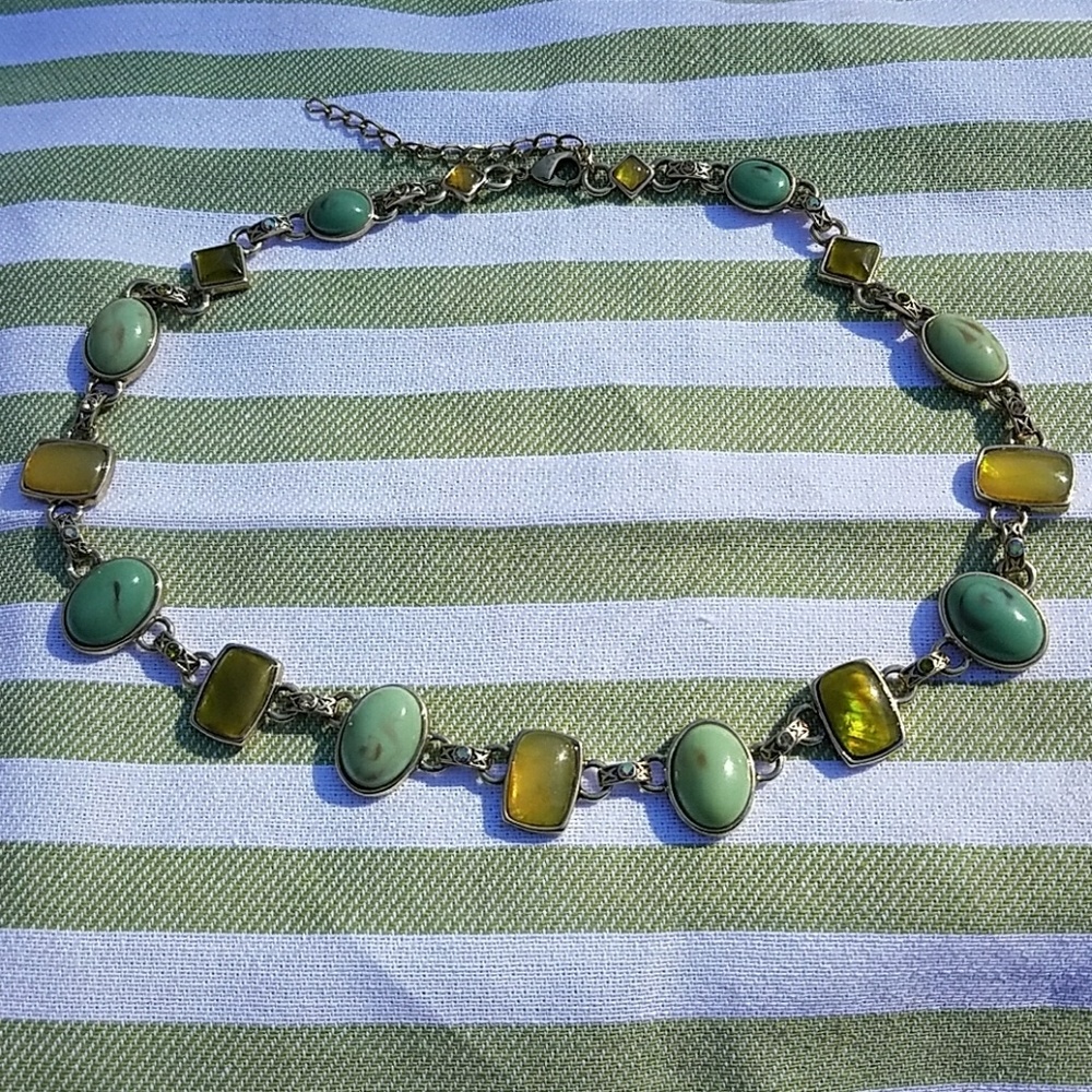 16" gold and green stone Costume jewelry necklace